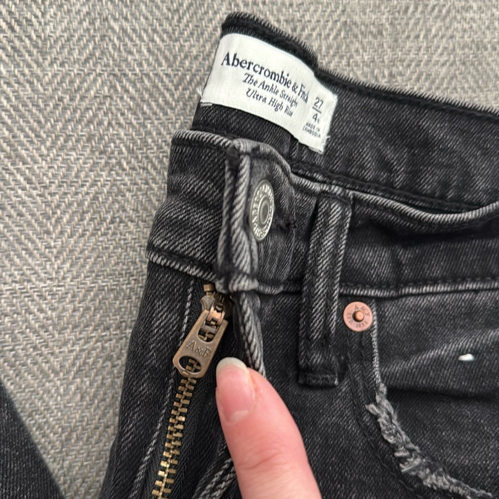 A&F- The Ankle Straight Ultra High Rise Curve Love Jeans - Picture 7 of 16